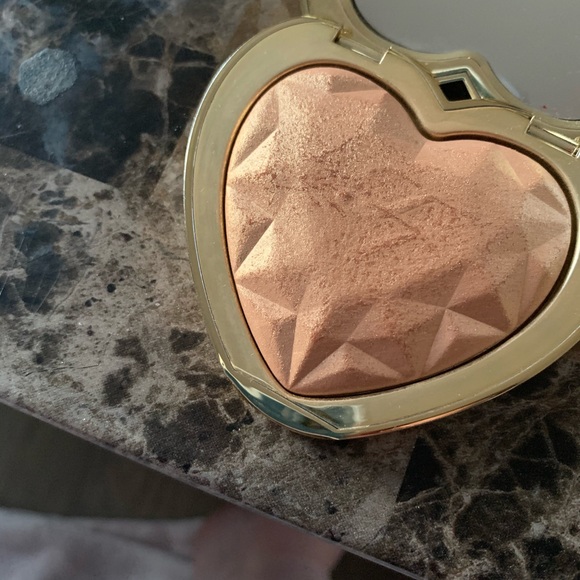 Too Faced Highlighter - Picture 2 of 3